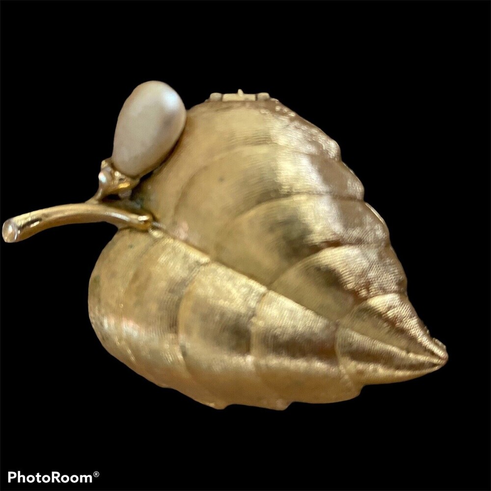 Vintage Avon Pin Brooch Perfume Locket Faux Pearl Gold Leaf Classic
